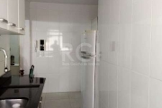 Cobertura de 3 dormitórios, atualmente transformada em 2 dormitórios de fácil reversão. Semi mobiliado. Living da parte inferior com espaço que comporta uma sala de estar/ jantar. Cozinha ampla com ba