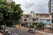 Amplo apartamento 3 dormitórios (sendo 1 suíte), livng amplo de frente para a rua, próximo ao Parque da Redenção e de todos os recursos que o bairro oferece, rua calma e bem residencial. Uma vaga de g