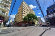 Apartamento aconchegante à venda com muito sol e arejado com 2 dormitórios, living, banheiro social, cozinha, lavanderia, espaço web e uma dependência de empregada.  O condomínio fica localizado em Av