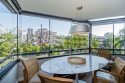 Apartamento de 2 dormitórios a venda no Bairro Petrópolis.&lt;BR&gt;Impecável aprtamento de 134m²! Semi mobiliado com móveis de primeira. Conta com hall de entrada, living, sacada integrada, 02 amplos