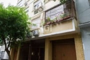 Excelente imóvel, localizado no centro histórico.&lt;BR&gt;Apartamento em ótimas condições, com 2 quartos ,banheiro social, sala com sacada, cozinha, área de serviço, dependência de empregada com banh