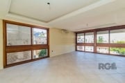 Aproveite esta oportunidade de adquirir um excelente apartamento de 197m², com 3 quartos, sendo 1 suíte, 2 banheiros sociais, 2 vagas de garagem. Localizado no bairro Auxiliadora, este imóvel possui i