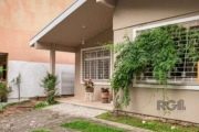Casa em Ipanema com hall de entrada , 3 dormitórios, 3 banheiro  ,sala cozinha, banheiro auxiliar, area com churrasqueira, pátio em terreno de 360m,próximo ao calçadão.&lt;BR&gt;Terreno com 360 metros