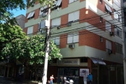 Ótimo e amplo apartamento no Moinhos de Vento, próximo da Rua Cel. Bordini, fundos, desocupado, com 87m² privativos, de 2 dormitórios e vaga. Possui sala ampla para 2 ambientes, lavabo, 2 dormitórios,