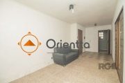 Imobiliária Orientta ALUGA aluga partamento garden, próximo ao Colégio Leonardo Da Vinci, bairro Rio Branco, Porto Alegre. Com 2 quartos, 70m², posição solar sul. Living 2 ambientes, quartos com esper