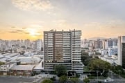 Apartamento na planta Maior do Atmosfera, 3 suítes com closet, lavabo, lareira, churrasqueira e 3 vagas oferece uma vista deslumbrante para o Guaíba, além de uma infraestrutura completa para atender à