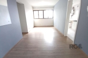 Apartamento SEMI-MOBILIADO de 2 (dois) dormitórios no Bairro Santana em Porto Alegre/RS.&lt;BR&gt;&lt;BR&gt;Imóvel com armários, living amplo, 2 ambientes, com copa/cozinha completa com armários, banh