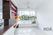 Imobiliária Orientta ALUGA apartamento semi-mobiliado com 1 dormitório e 1 vaga de garagem. Com armários, banheiro com box e armários, cozinha com armários, ar condicionado, área de serviço e churrasq