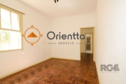 Imobiliária  Orientta ALUGA apartamento no bairro Petrópolis. Com 1 dormitório e com vaga. Localizado na Rua Guararapes, lateral com posição solar norte. Living amplo bem arejado, dormitório com sacad