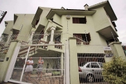 Casa 4 dormitórios (sendo um reversível no 4º andar), para comprar  177m² privativos, localizada no bairro Jardim Floresta. Possui garagem com churrasqueira e vaga para dois carros no andar térreo; no