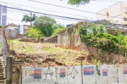 Belíssimo terreno medindo 10 x 38, alto, com uma vista especial e cercado de muito verde. Bairro e rua calma onde predominam residências e pequenos edifícios. Local próximo a academias, Shopping Cente