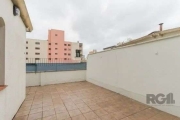Ótima cobertura duplex no bairro Santana, com 109m² privativos, de 3 dormitórios e 2 vagas.Possui no andar inferior: sala ampla para 2 ambientes, 3 dormitórios sendo 1 suíte, banheiro social, cozinha 