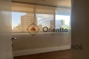 Imobiliária Orientta ALUGA!&lt;BR&gt;&lt;BR&gt;SALA COMERCIAL NO EDIFÍCIO ROYAL CENTER - ÓTIMA ILUMINAÇÃO E VISTA - BAIRRO BELA VISTA&lt;BR&gt;&lt;BR&gt;Excelente sala comercial localizada no Edifício