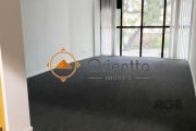 Imobiliária Orientta ALUGA excelente sala comercial de frente na Av. Cristóvão Colombo  em Porto Alegre;&lt;BR&gt;Imóvel com área aproximadamente 37m² e 1 banheiro.&lt;BR&gt;Localizado no 2º andar.&lt