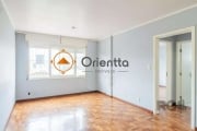 IMOBILIÁRIA ORIENTTA ALUGA EXCELENTE APARTAMENTO COM  2 DORMITÓRIOS, DEPENDÊNCIA COM 1 BANHEIRO, 1 BANHEIRO SOCIAL. COM ELEVADOR E SEM VAGA DE GARAGEM. MUITO BEM LOCALIZADO NO BAIRRO SANTO ANTÔNIO. AL