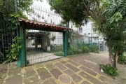 Casa residencial com 3 dormitórios 68m² privativos no bairro Bom Jesus, 4 vagas, garagem fechada, a uma quadra da Cristiano Fischer perto da PUC. Sala para 2 ambientes e Sala de Jantar separada, pátio