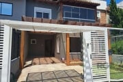 Maravilhosa casa de 180 m² em local privilegiado do Lagos de Nova Ipanema, 2 pavimentos, garagem coberta, 3 quartos, sendo 1 suíte, banheiro social com banheira de hidromassagem.&lt;BR&gt;Suíte com sa