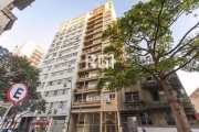 Apartamento 3 dormitórios com vaga no Centro Histórico de Porto Alegre Magnífico apartamento de 3 dormitórios c/suíte, 202 m² privativos e uma vaga escriturada, apenas 1 apartamento por andar, totalme