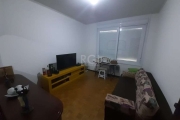 Apartamento na rua Antenor Lemos, bairro Menino Deus, com 3 dormitórios,  closet, suíte, peças amplas, cozinha, área de serviço separados, com churrasqueira.  De frente,  totalmente reformado,  janela