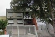 Apartamento de 2 quartos, living 2 ambientes, ensolarado, ventilado e silencioso, cozinha, banheiro auxiliar, dependência de empregada e área de serviço. Baixo valor de condomínio. &lt;BR&gt;Garagem p