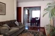 Apartamento 4 dormitórios, living 2 ambientes, área serviço, dependência  de empregada aberta  ampliando o living,  cozinha, hall de entrada, banheiro social e auxiliar.  3 lances de escada, ótima dis