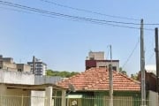 Terreno na Rua Guilherme Alves; 8,20 x 29,70.&lt;BR&gt;Próximo à Av. Bento Gonçalves.&lt;BR&gt;O terreno conta com uma edificação de madeira com 3 dormitórios, sala, copa cozinha, banho social, 1 vaga