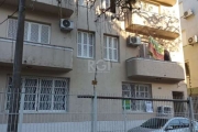 Apartamento térreo de três dormitórios, suíte e uma vaga de garagem no bairro Rio Branco em Porto Alegre. &lt;BR&gt;Living para dois ambientes, banheiro social, cozinha e área de serviço.&lt;BR&gt;Edi