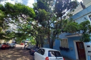 Vende apartamento térreo de 180 m² de área útil com excelente localização no bairro Mont'Serrat, living 2 ambientes, 3 dormitórios, dois banheiros, sala de jantar, ampla cozinha, piso frio e laminado,