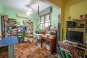 Apartamento de três dormitórios com vaga no Conjunto Residencial Roque Calage, bairro Passo da Areia em Porto Alegre. Ótima localização. Não perca!&lt;BR&gt;&lt;BR&gt;Este apartamento de três dormitór