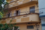 Vende  apartamento de 105 m² com 3 dormitórios, com sacada grande entre 2 quartos, ampla cozinha,  dependência de empregada completa, , sala de estar e sala de jantar. Mais uma sacadinha na sala de es