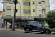 Apartamento totalmente reformado com 3 dormitórios, 1 vaga escriturada, amplo living, sacada com churrasqueira, 2 banheiros, cozinha e área de serviço. Piso em porcelanato 60x60.&lt;BR&gt;Localizado p