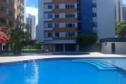 Apartamento reformado na Varjota com 3 quartos e 2 vagas de garagem com piscina