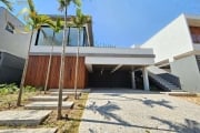 Casa de Condomínio para venda em Alphaville Dom Pedro de 350.00m² com 4 Quartos, 4 Suites e 4 Garagens