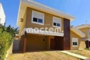 Sobrado para venda em Vila Do Golf de 214.00m² com 4 Quartos e 4 Suites