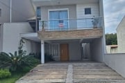 Bairro Uberaba Curitiba Sobrado Triplex Condomínio fechado com 5 quartos sendo 2 suítes (1 no térreo) condominio com bosque estacionamento visitante