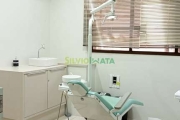 EXCELENTE SALA COMERCIAL DE 10 M² EQUIPADA E PRONTA PARA DENTISTA, LOCALIZADA NO CENTRO.