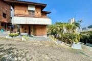 Casa com 4 quartos sendo 2 suítes à venda na Praia da Enseada - Guarujá/SP.