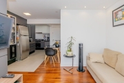 Este charmoso apartamento de 55m² é extremamente bem iluminado e apresenta uma distribuição inteligente dos ambientes. Possui uma aconchegante varanda com churrasqueira, perfeita para momentos de laze