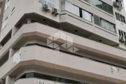 Apartamento mobiliado de 3 dormitórios na Avenida Brasil