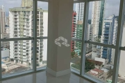 Apartamento de 4 suítes, 1 por andar, 2 vagas, 148m² privativos na quadra do mar