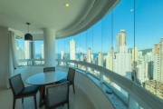 Apartamento mobiliado 3 suítes e 2 vagas no Centro