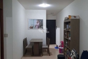 Apartamento no bairro Santana, com 2 dormitórios, com peças amplas.