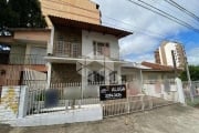 Casa com 5 dormitórios, 3 banheiros, 2 vagas,  no centro de Canoas