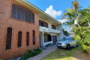 Casa sobrado com 5 dormitórios, sala de estar e jantar, aceita financiamento, no Bairro Nossa Senhora das Graças.