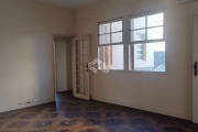 Apartamento 2 dormitórios com box escriturado na Avenida Independência em Porto Alegre.