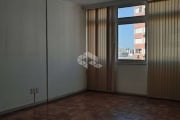 Apartamento de três dormitórios com suíte no centro histórico.