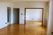 Apartamento um por andar, Edifício Jaguaribe, Centro de Porto Alegre, 3 dormitórios, uma suíte