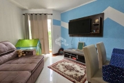 Apartamento de 2 quartos, sala com sacada, andar alto e vista arborizada em Taipas