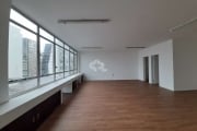 SALA COMERCIAL COM 60,72 m² PRIVATIVOS NO CENTRO DE FLORIANÓPOLIS/SC