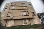 Apartamento com 2 quartos, todo reformado.  Só entrar e morar